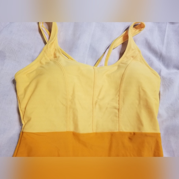 NWOT Racerback one piece removeable padding small - Picture 6 of 7